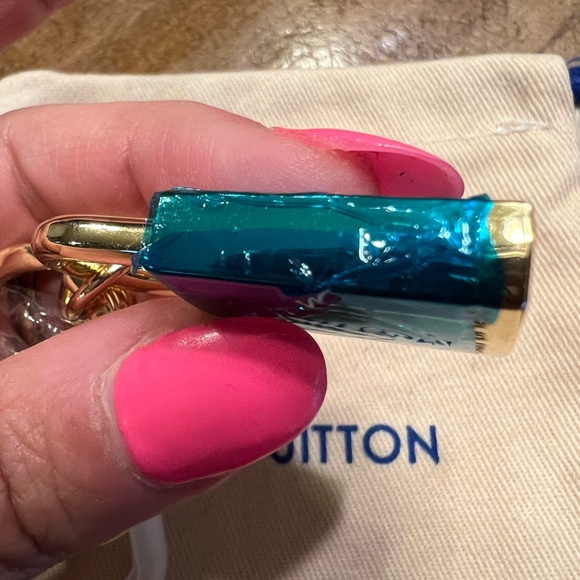 Louis Vuitton Gold Padlock Bag Charm includes dust bag and box - Picture 9 of 13